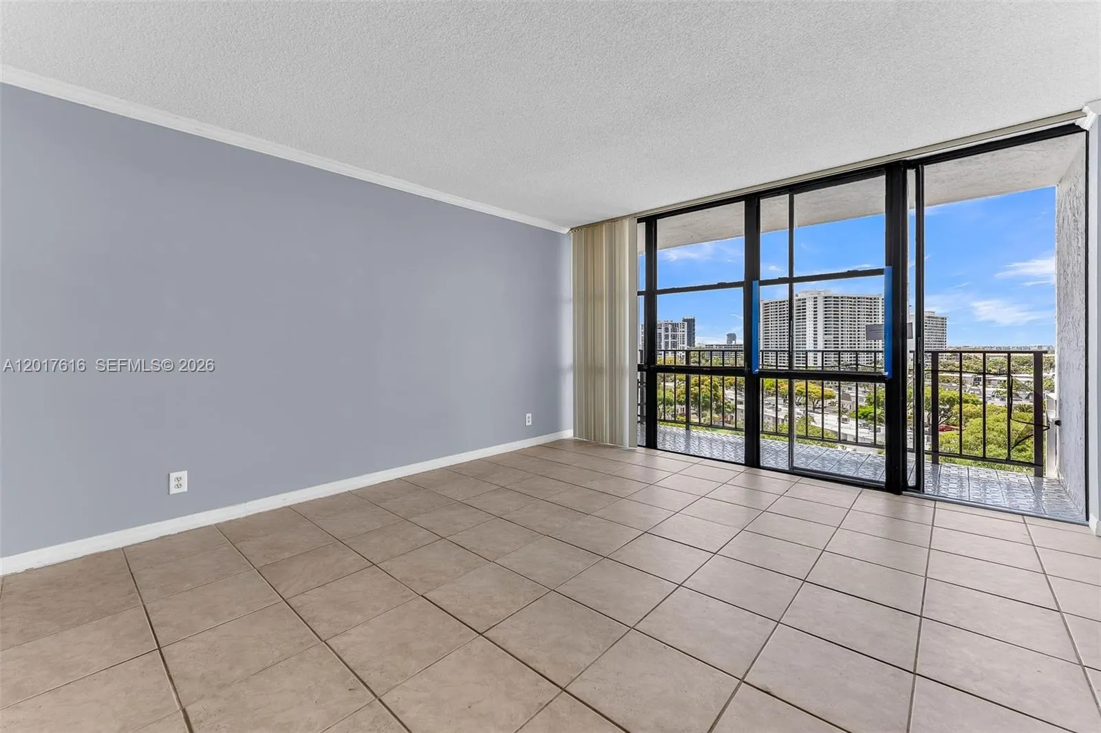 800 Parkview Drive, Unit #1007 - FOR SALE.Three Islands, Hallandale Beach, FL 33009. Florida. Oceanview Park Condominium.