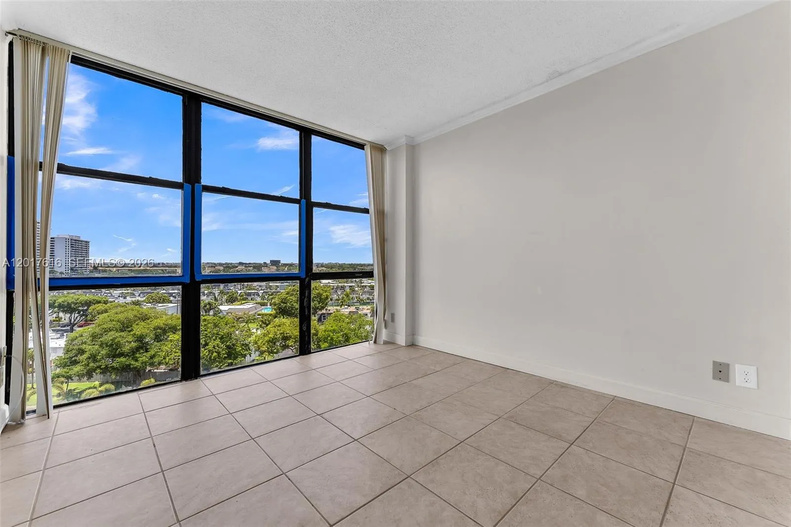 800 Parkview Drive, Unit #1007 - FOR SALE.Three Islands, Hallandale Beach, FL 33009. Florida. Oceanview Park Condominium.