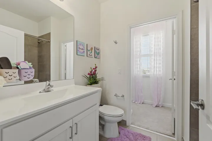 Designed for everyday functionality, this well-appointed Jack-and-Jill bathroom features modern finishes and provides easy access between adjoining bedrooms.