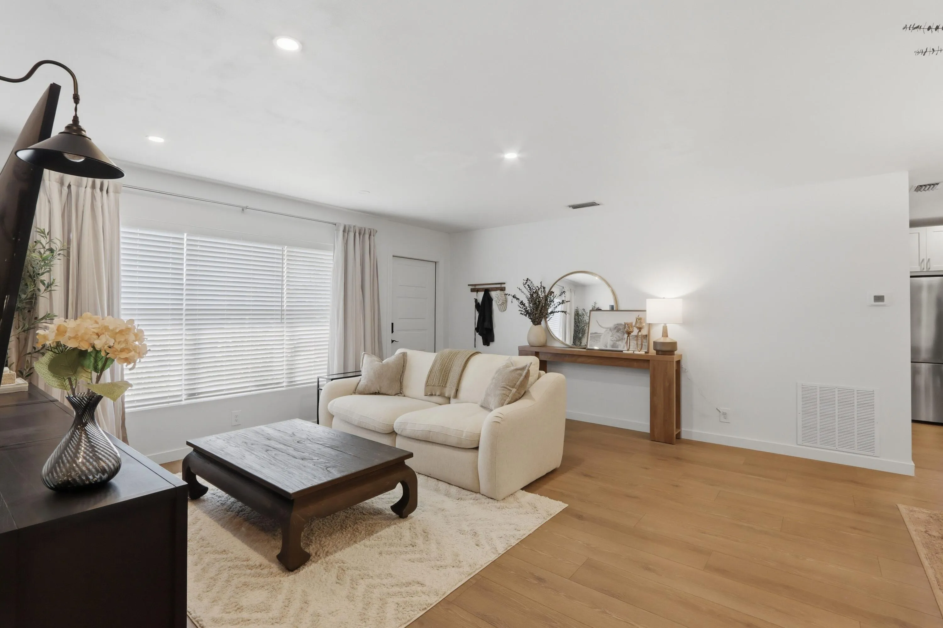 008-023-Living Room-4200x2798