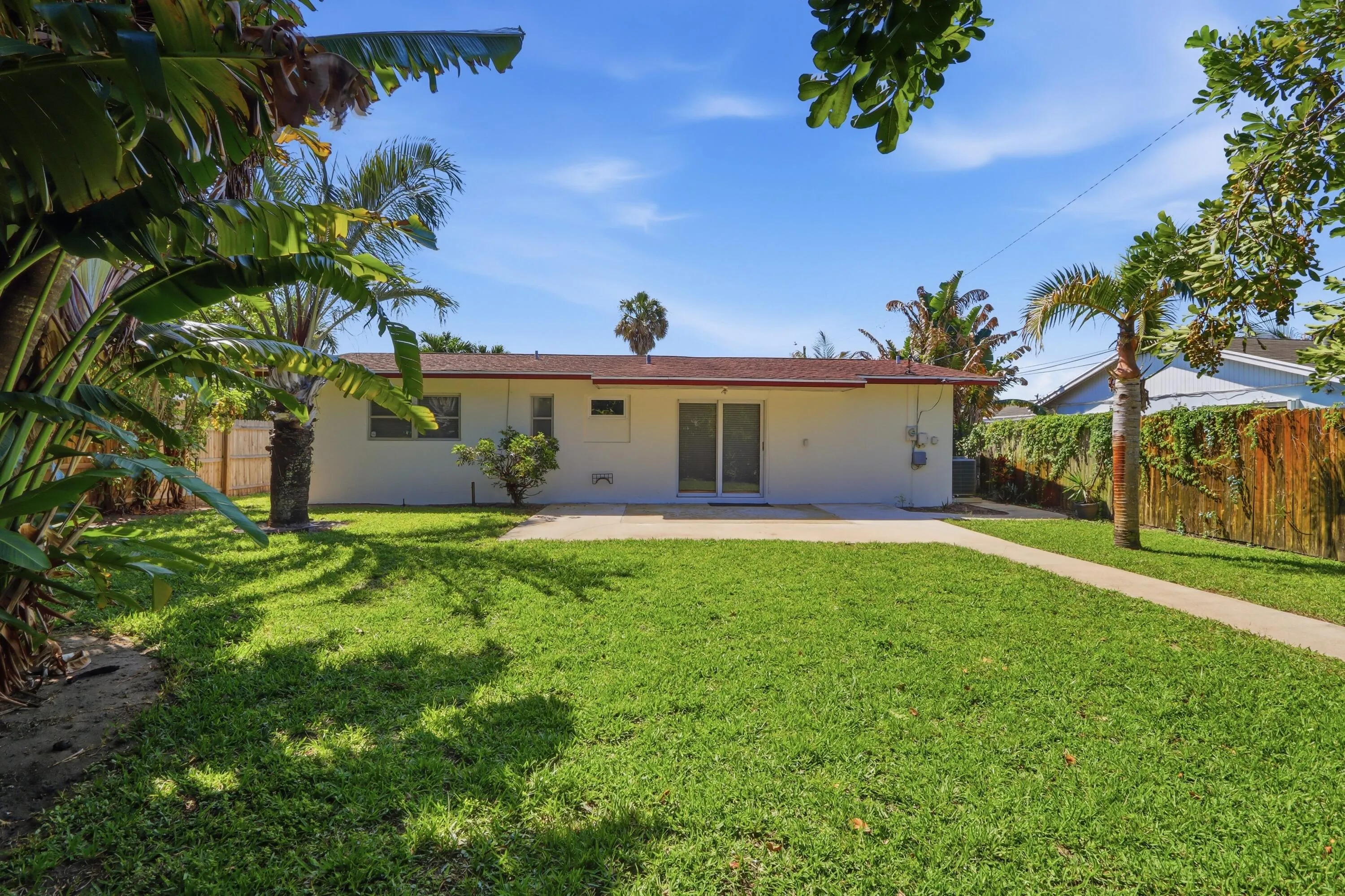 028-018-Back Exterior-4200x2799