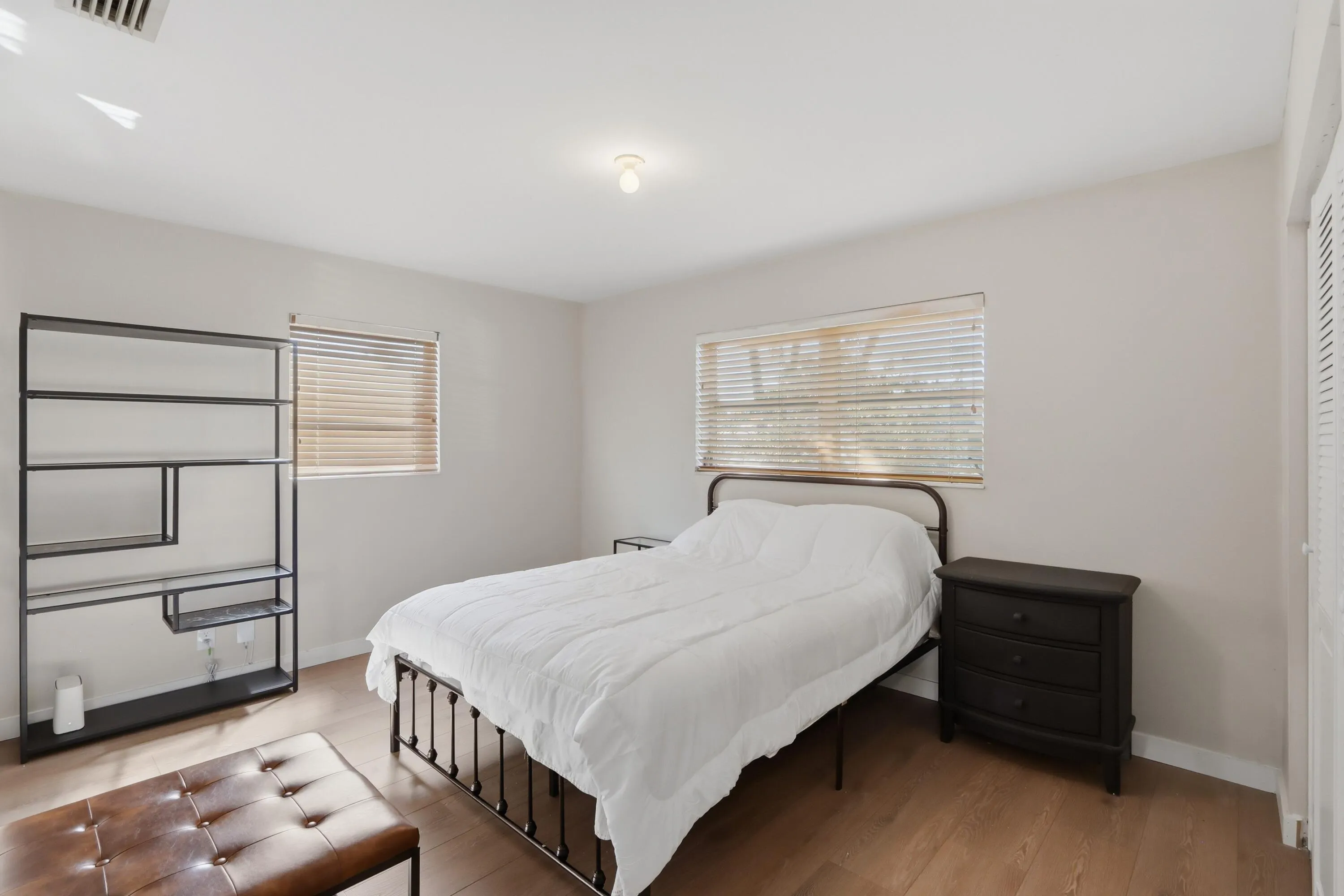 020-022-Bedroom-4200x2800