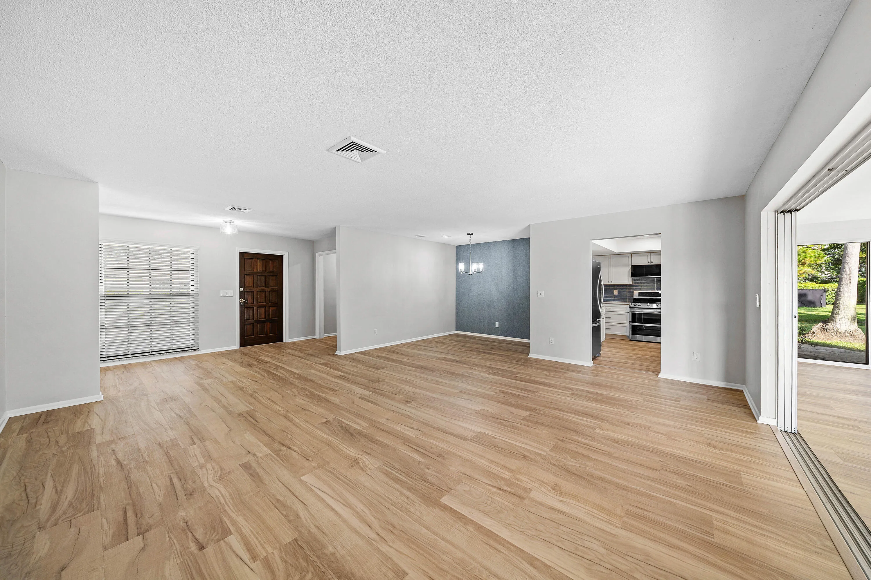010-433PineVillaDrive-Atlantis-FL-33462-