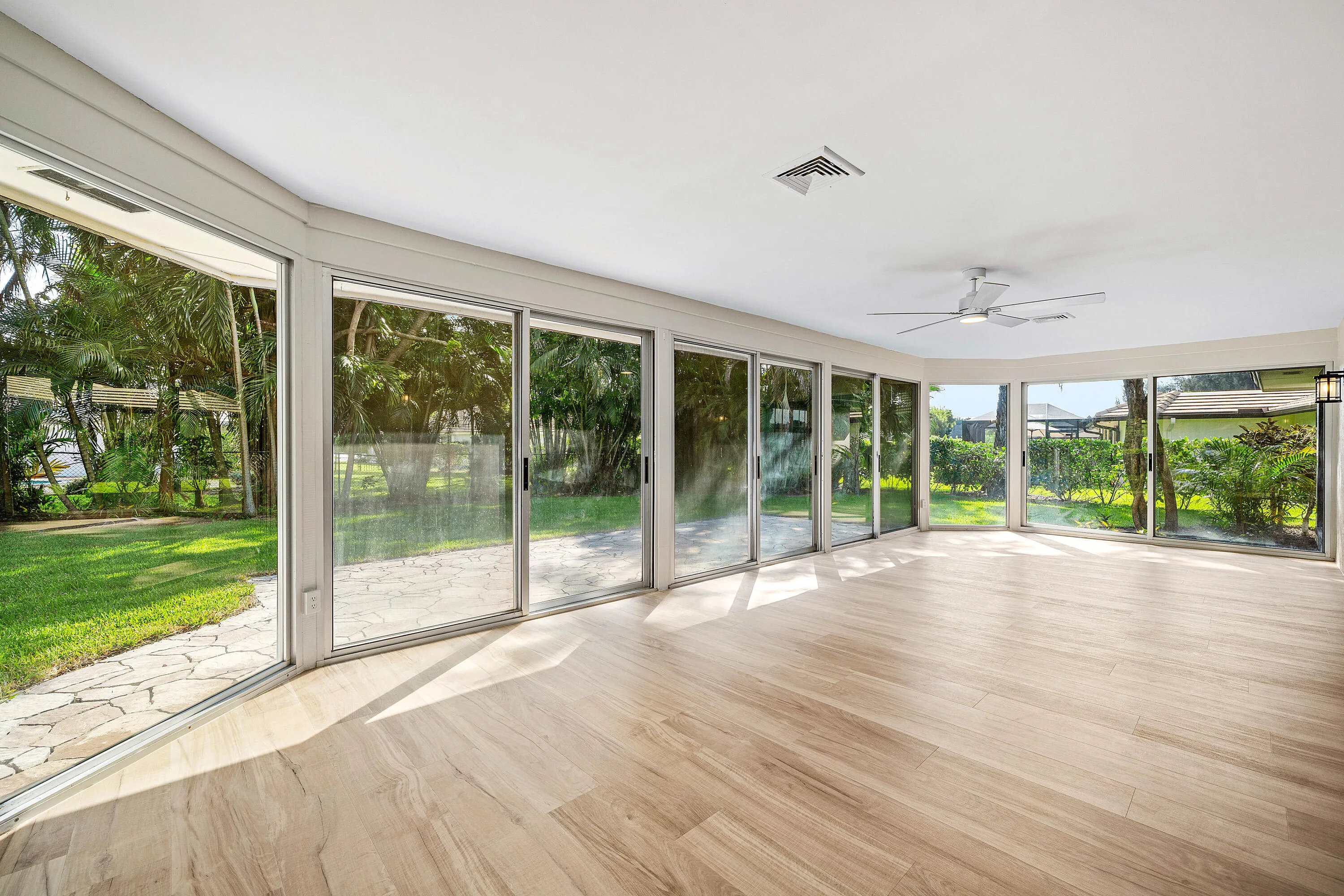 017-433PineVillaDrive-Atlantis-FL-33462-