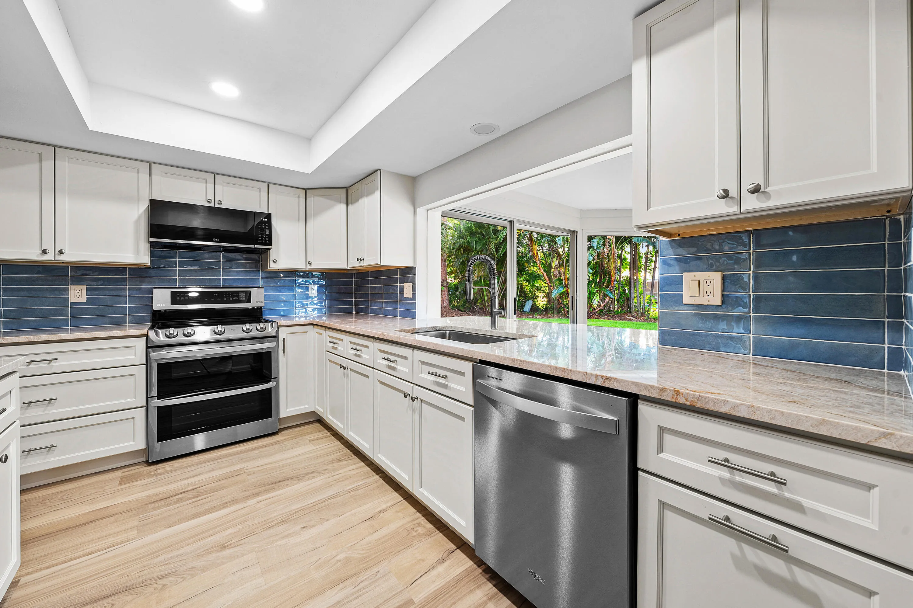 020-433PineVillaDrive-Atlantis-FL-33462-
