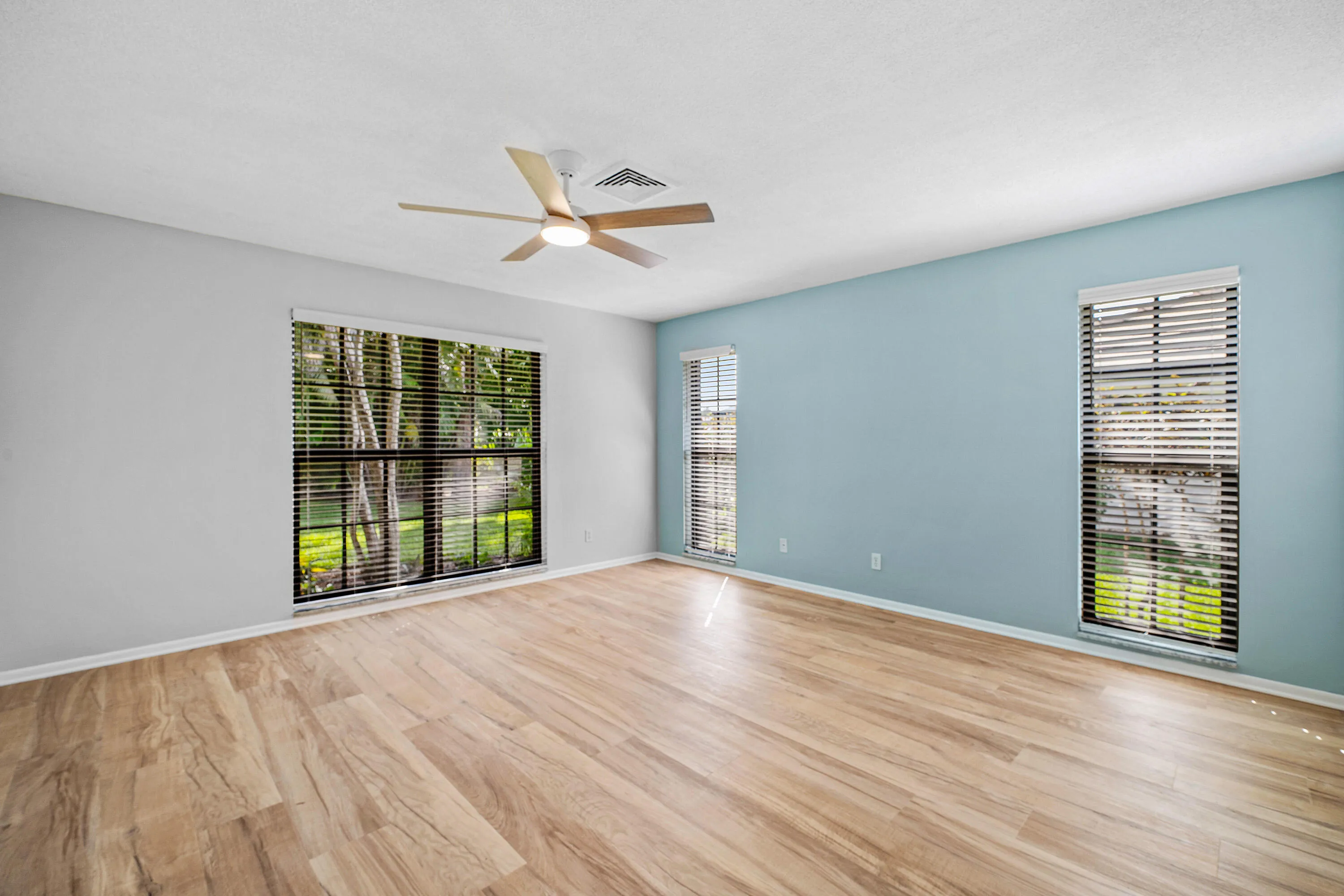 026-433PineVillaDrive-Atlantis-FL-33462-