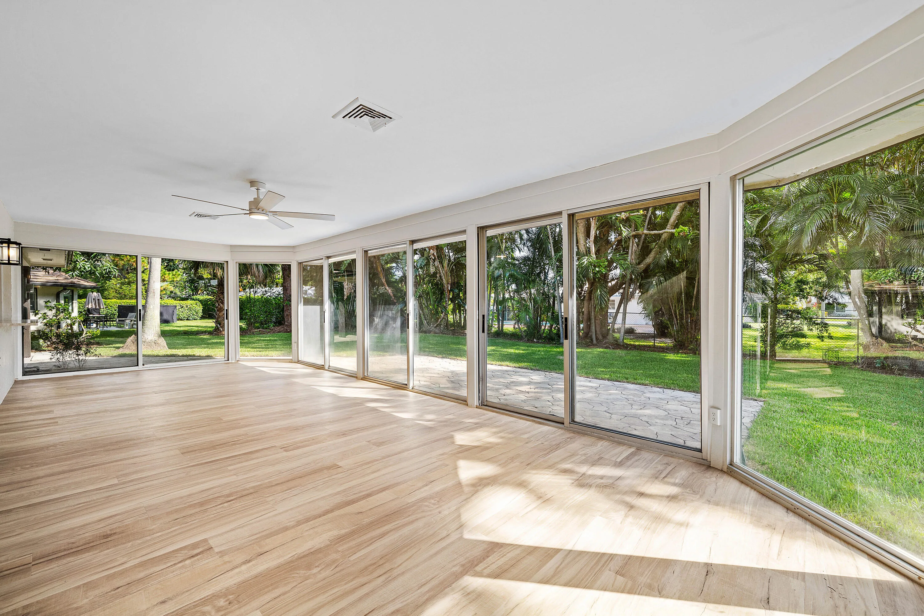 015-433PineVillaDrive-Atlantis-FL-33462-