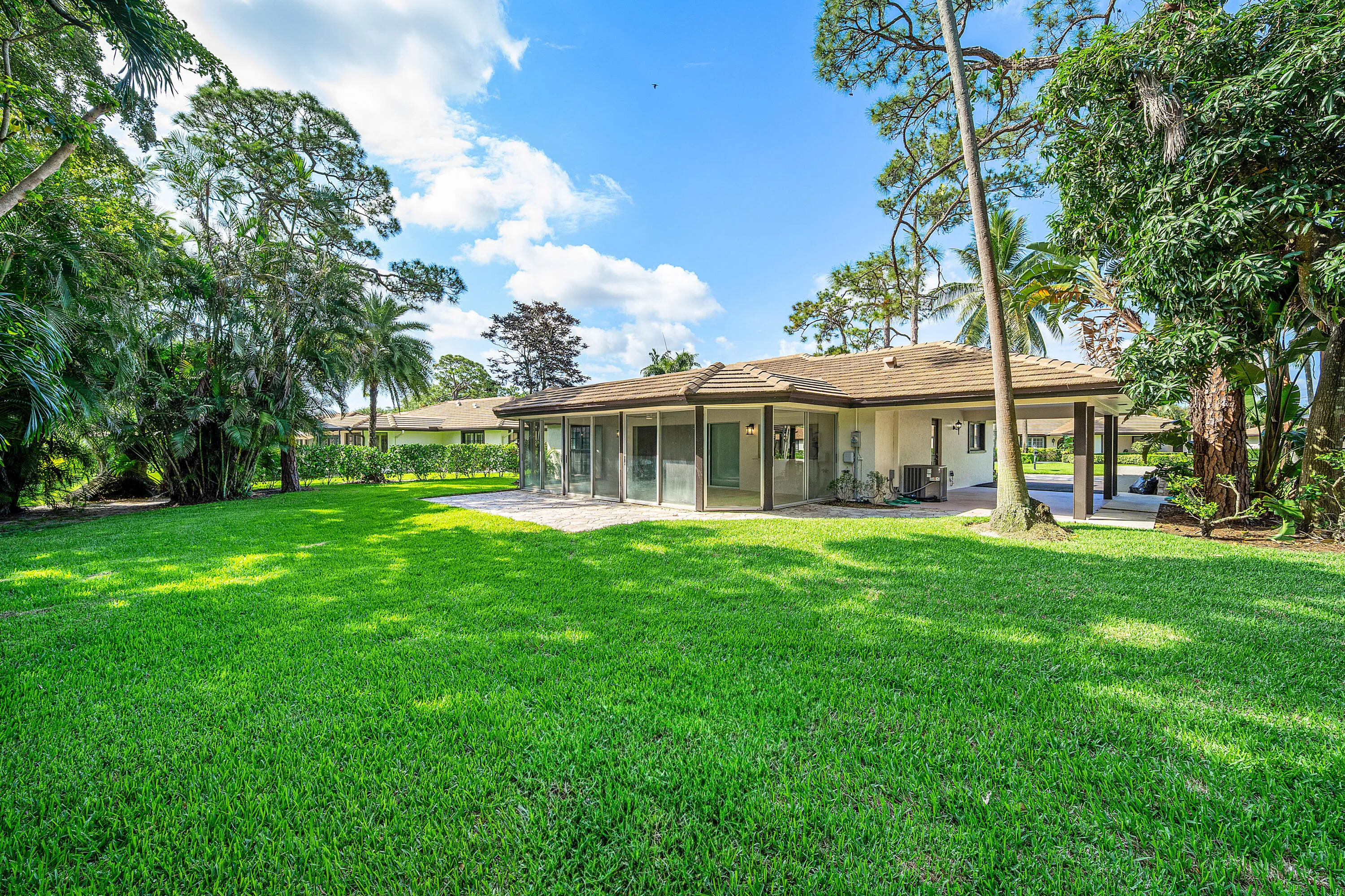039-433PineVillaDrive-Atlantis-FL-33462-