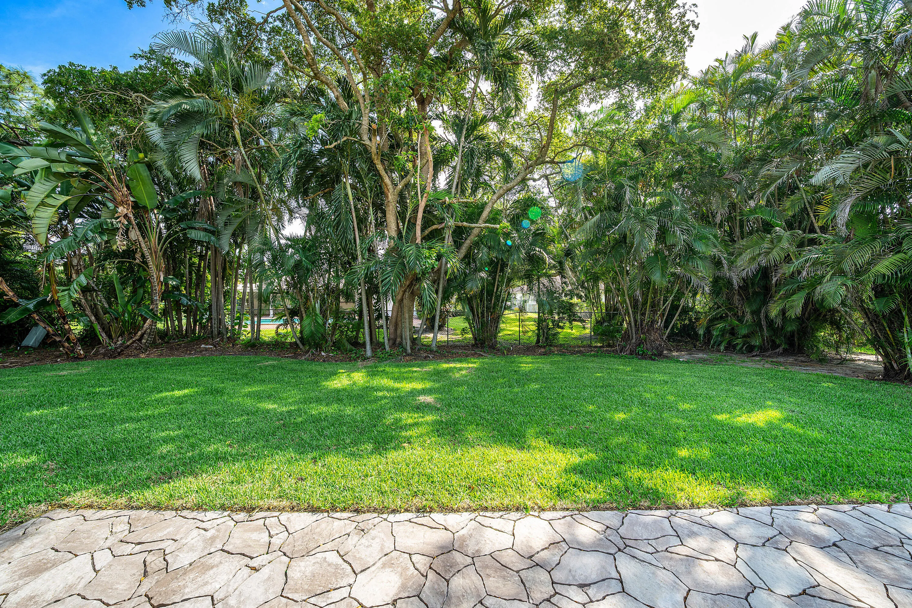 042-433PineVillaDrive-Atlantis-FL-33462-