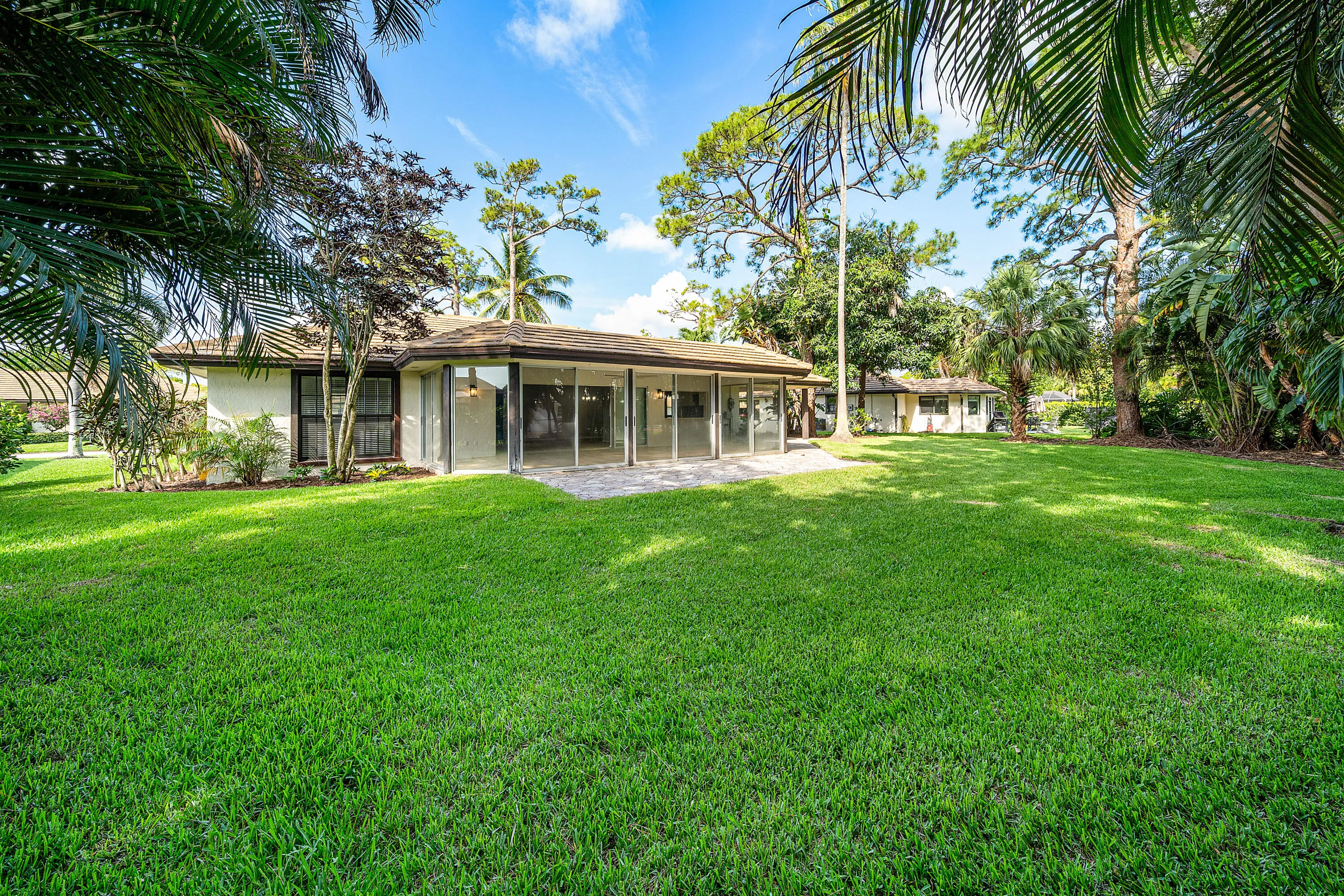 044-433PineVillaDrive-Atlantis-FL-33462-