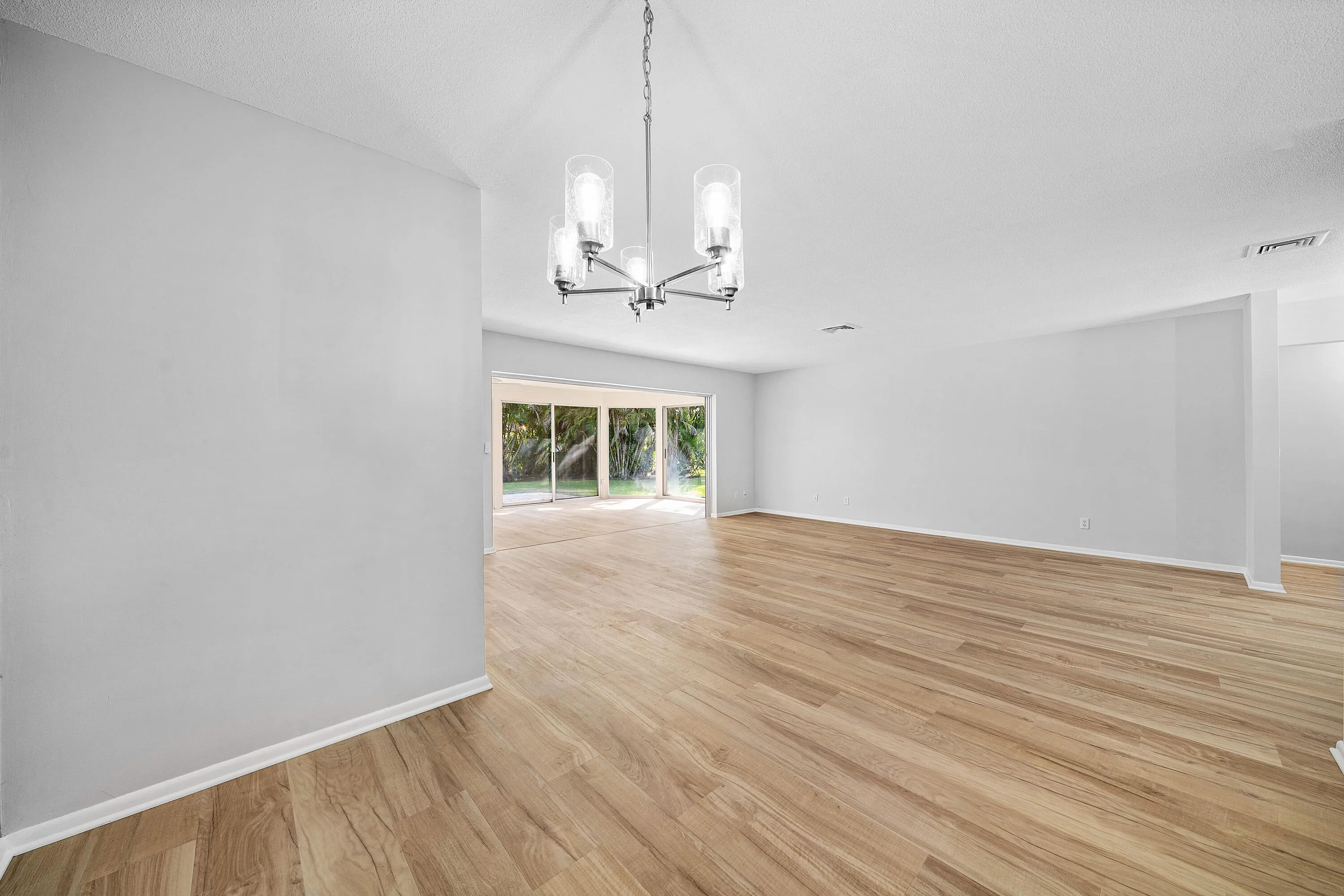013-433PineVillaDrive-Atlantis-FL-33462-
