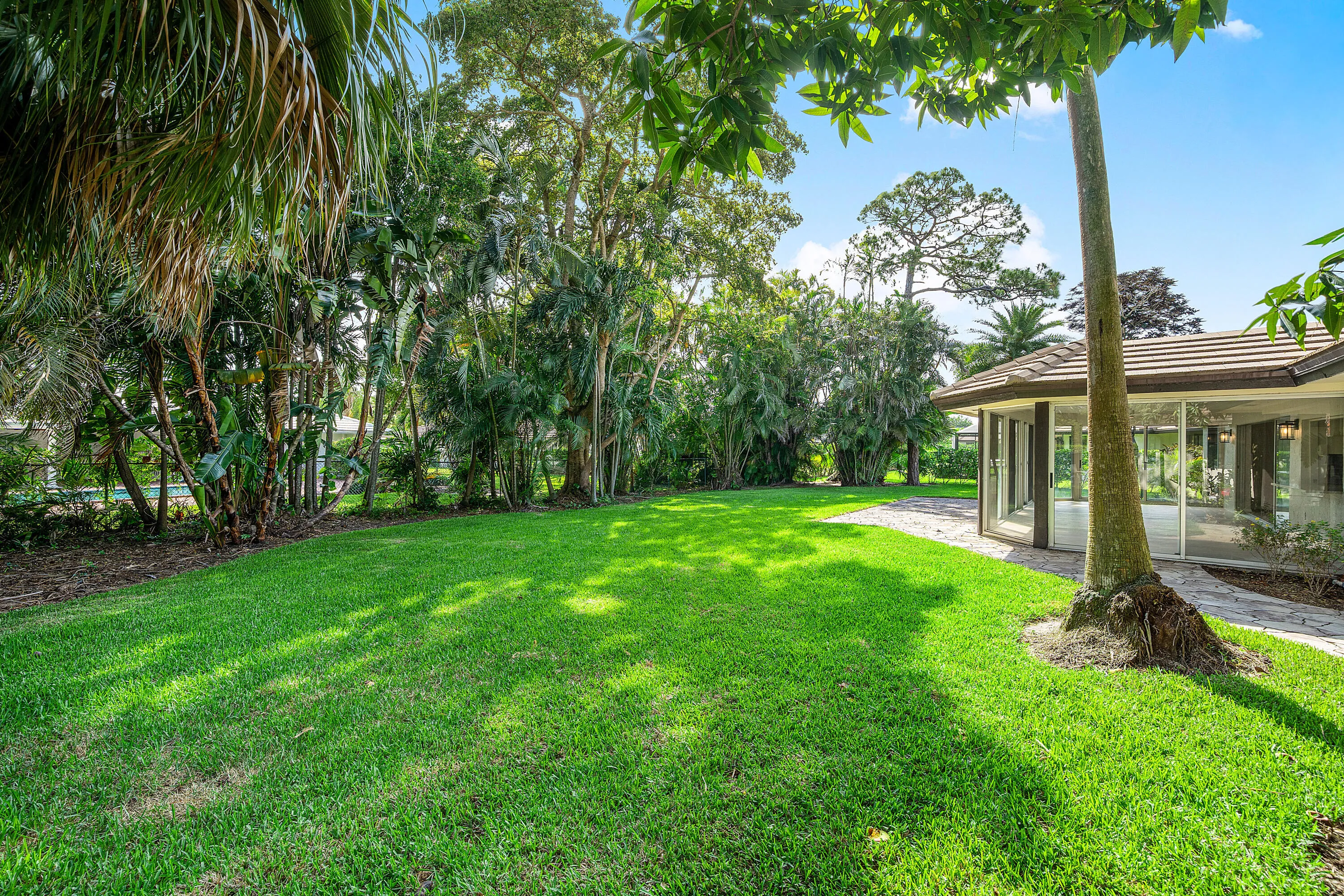 041-433PineVillaDrive-Atlantis-FL-33462-