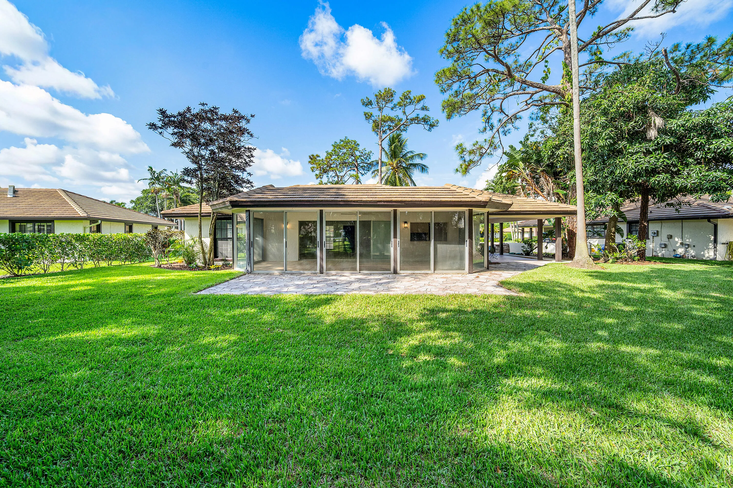 038-433PineVillaDrive-Atlantis-FL-33462-