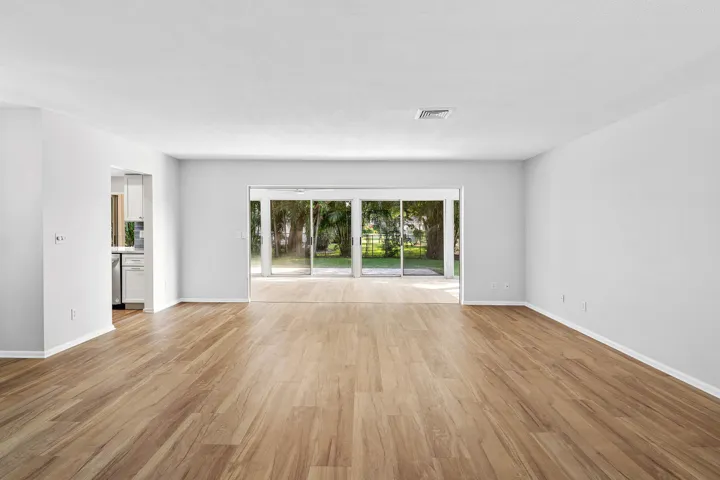 008-433PineVillaDrive-Atlantis-FL-33462-