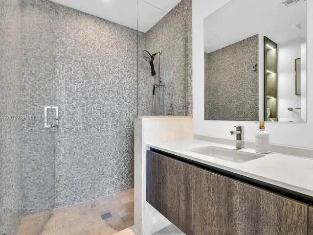 2nd Bathroom