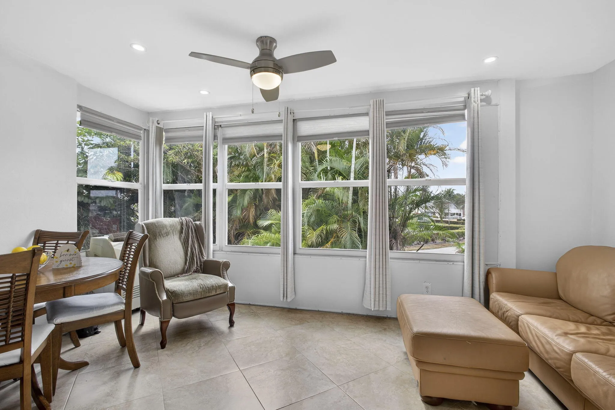 LARGE LANAI