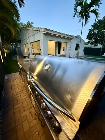 700 Exterior- 6