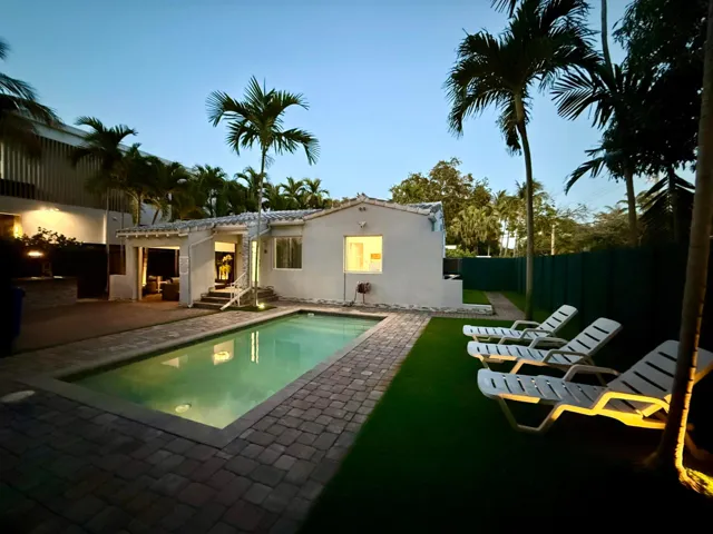 700 Exterior- 2