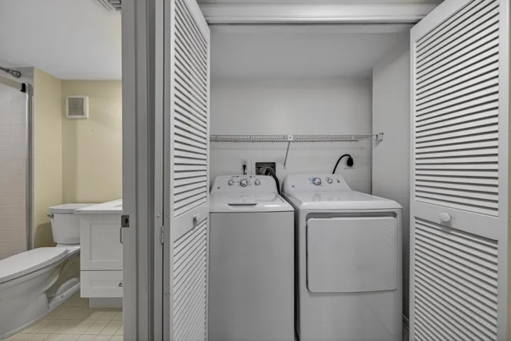 washer : dryer in unit