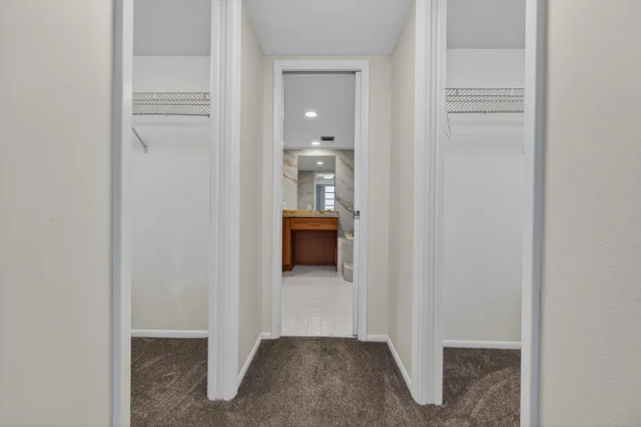 walk in closets main bedroom