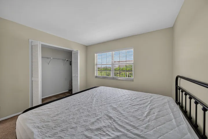 second bedroom with closet