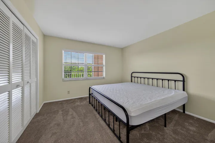 second bedroom with closet