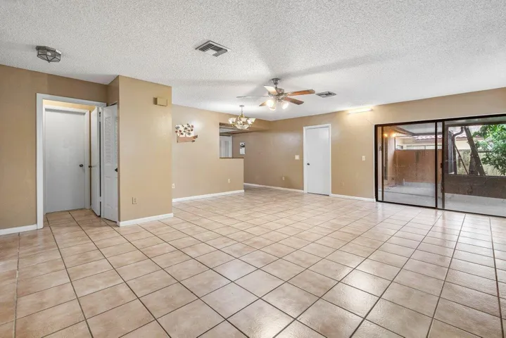 011-2780NorfolkPineCourt-LakeWorth-und-3