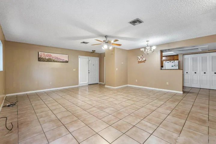 009-2780NorfolkPineCourt-LakeWorth-und-3