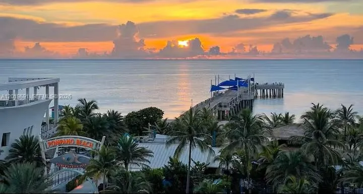 Stunning ocean sunset views near Fort Lauderdale beaches and vibrant waterfront destinations.