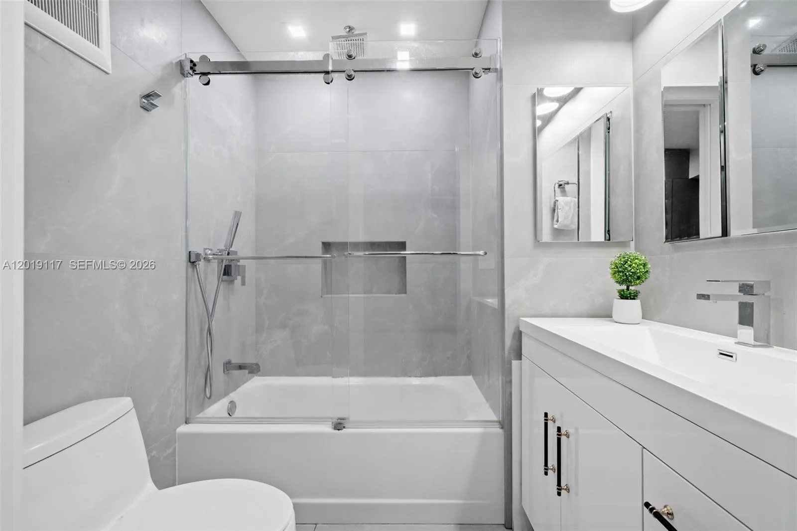 Property photo 125