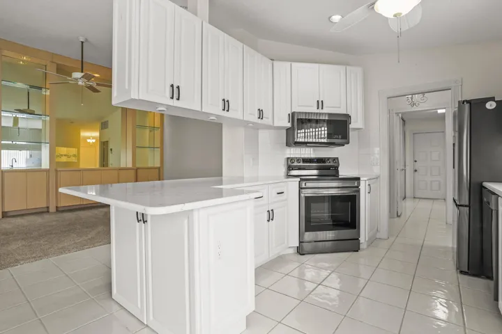 12 Kitchen 02