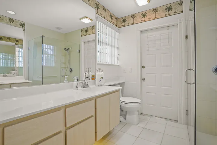 21 Bathroom 01