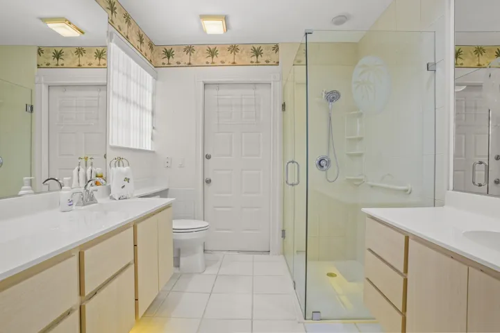 23 Bathroom 03