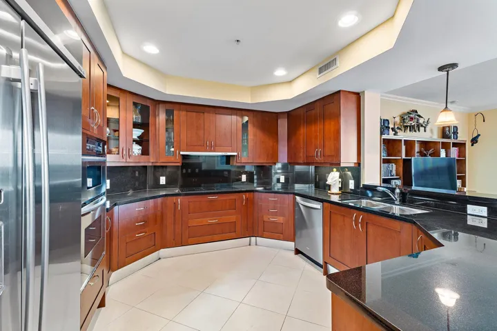 Spacious Kitchen