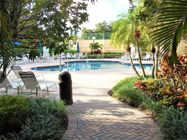 main pool nort hentrance
