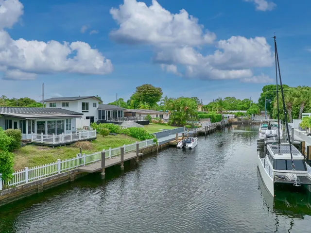 (46) Canal Opposite