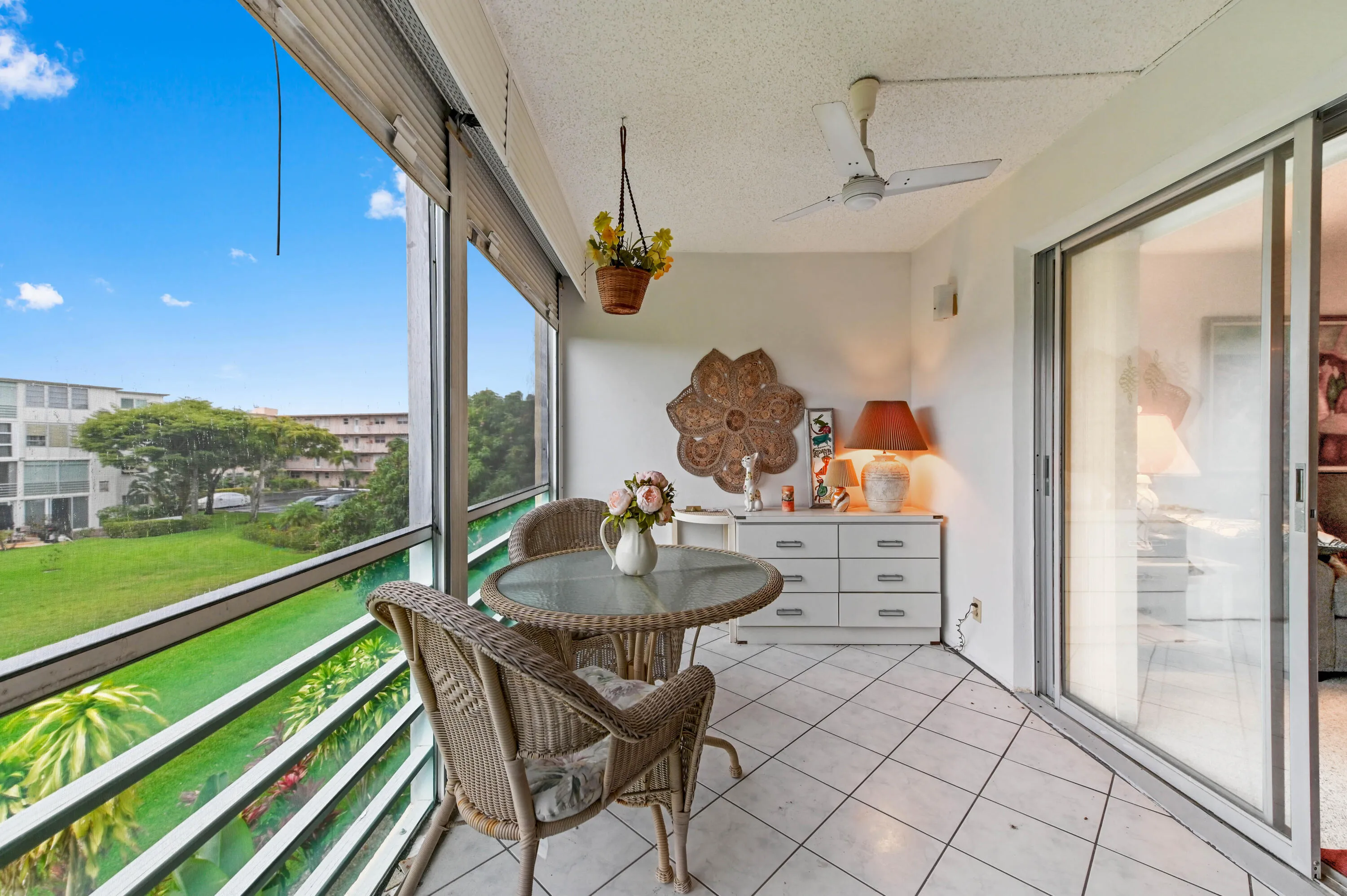 17 Balcony 03