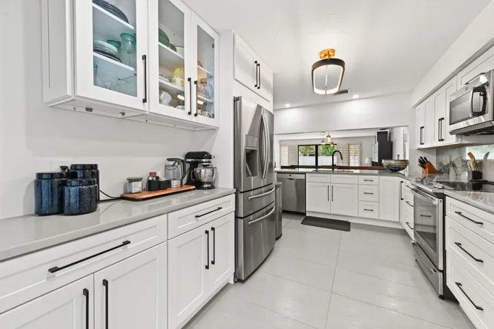 15 Kitchen 02