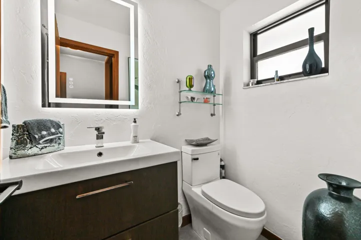 05 Bathroom 01