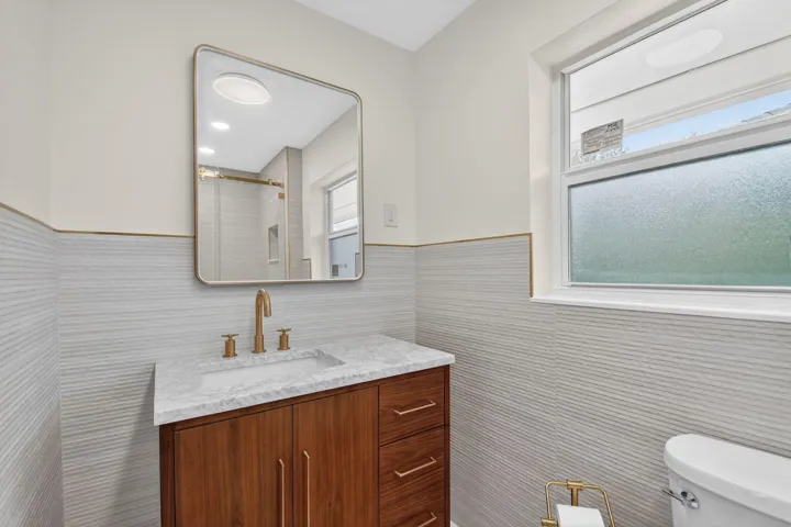 35-web-or-mls-1221 Singer Dr (35)