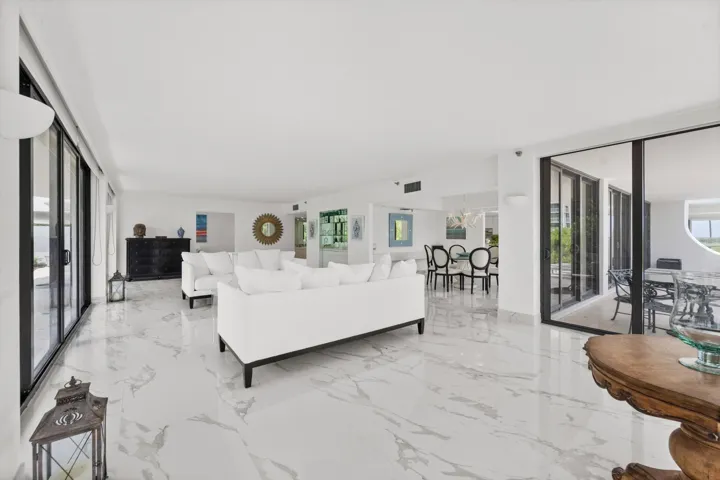 Living/Dining Area