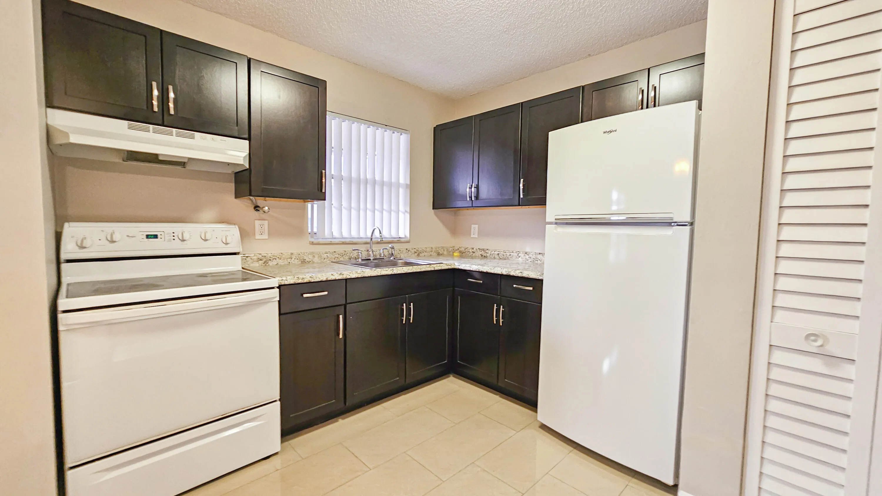 416 Lake Dr_Final Pics_004