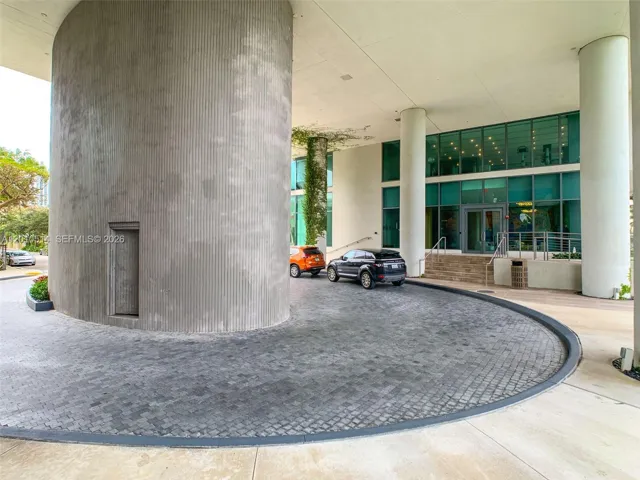 Valet entrance