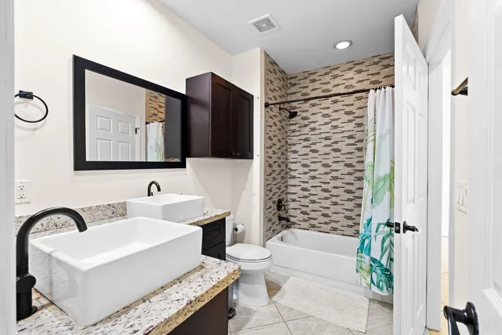 32-web-or-mls-A7406378
