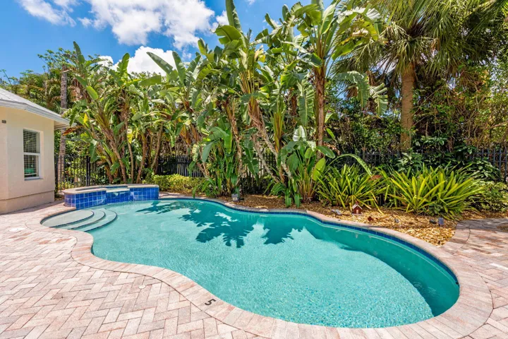 8-web-or-mls-A7406290