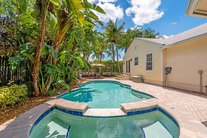 13-web-or-mls-A7406298