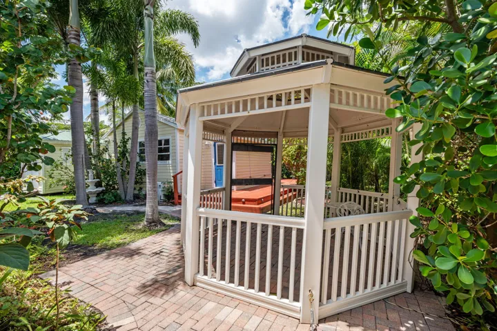 42-web-or-mls-A7406398