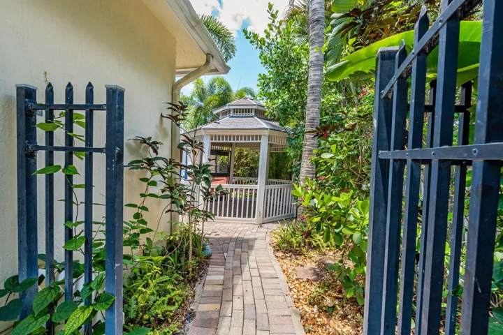 41-web-or-mls-A7406397
