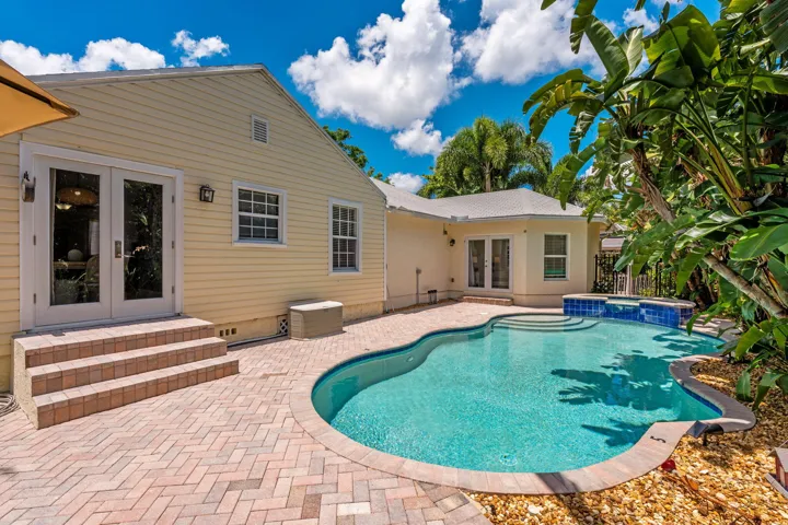 11-web-or-mls-A7406294