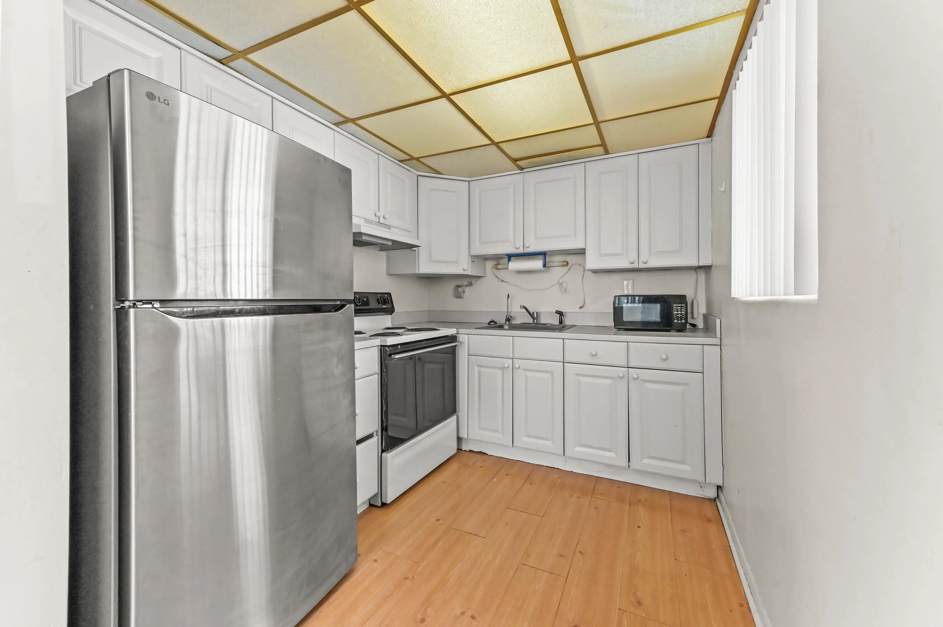 10 Kitchen 01